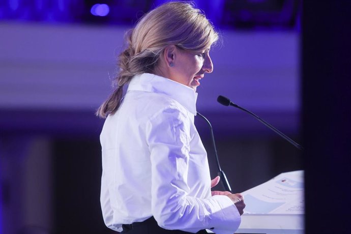 La vicepresidenta segunda, Yolanda Díaz, interviene durante el acto de entrega de la XVI Edición del Premio 'Protagonistas del Motor', que concede el periódico 'El Mundo', en el hotel The Westin Palace de Madrid, a 21 de septiembre de 2022.