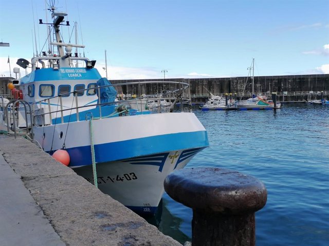 Archivo - Barco de pesca en Asturias