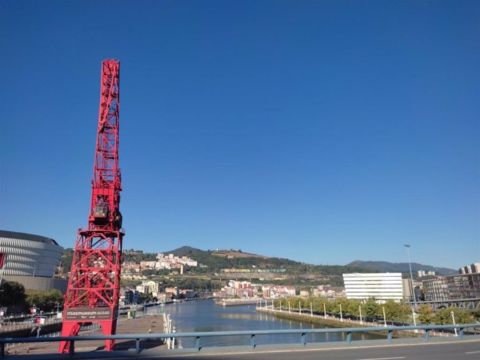 Jornada sin nubes en Bilbao