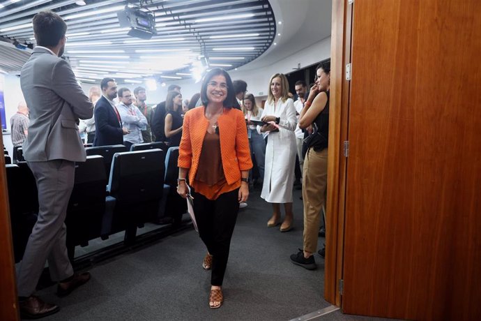 La ministra de Sanidad, Carolina Darias, a su salida de una rueda de prensa posterior a la reunión del Consejo de Ministros