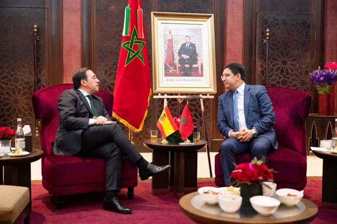 Archivo - El ministro de Asuntos Exteriores, José Manuel Albares, y su homólogo marroquí, Naser Burita