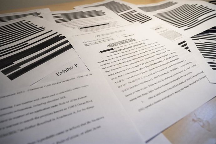 El Departamento de Justicia de Estados Unidos publica una declaración jurada muy redactada utilizada para obtener una orden de registro de la finca del expresidente Donald Trump en Mar-A-Lago (Florida)