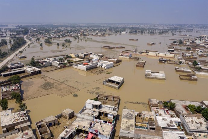 Vista aérea de una zona anegada por el agua en la provincia de Jiber Pajtunjua, en Pakistán