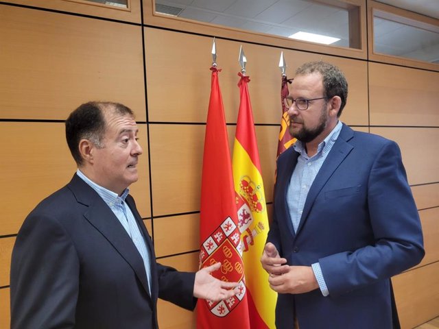 Imagen del concejal José Guillén y del presidente de la junta de distrito El Infante de Murcia, Antonio Ruiz.