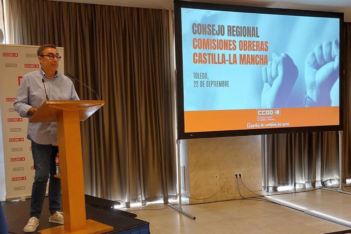 El secretario regional de CCOO, Paco de la Rosa, interviene en el Consejo Regional de CCOO C-LM.