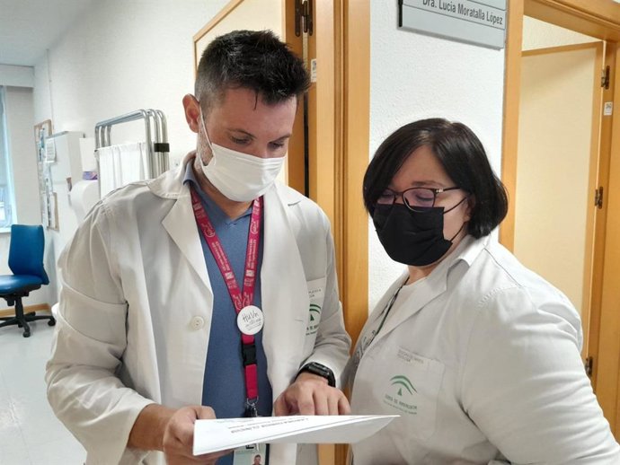 El Hospital Virgen de las Nieves logra interrumpir el tratamiento farmacológico a 25 pacientes con un tipo de leucemia crónica.