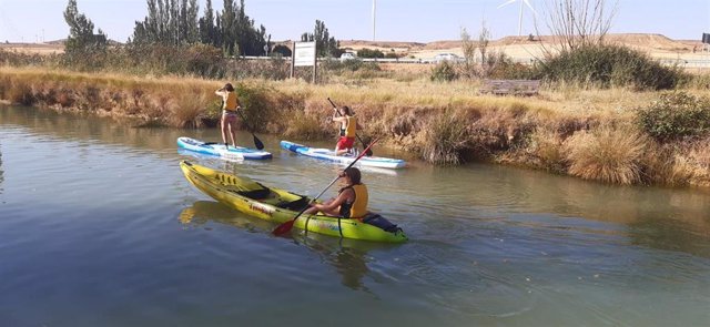 Piraguas y Paddle Surf en el Canal de Castilla.