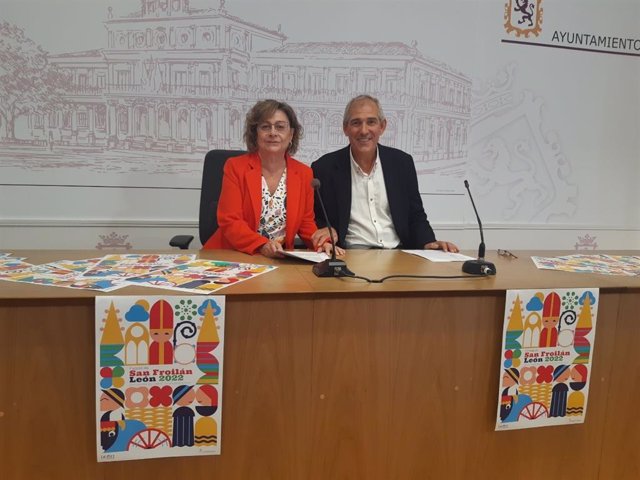 La concejal de Acción y Promoción Cultural, Evelia Fernández, y el concejal de Movilidad y Deporte, Vicente Canuria.