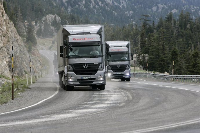 Archivo - Imagen de un vehículo de Daimler Trucks.