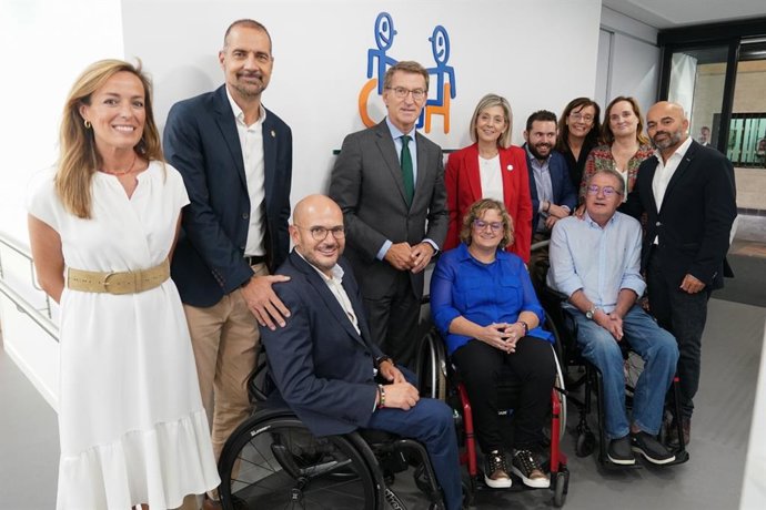 El líder del PP, Alberto Núñez Feijóo, se reúne con COCEMFE (Confederación Española de Personas con Discapacidad Física y Orgánica). En Madrid, a 22 de septiembre de 2022.