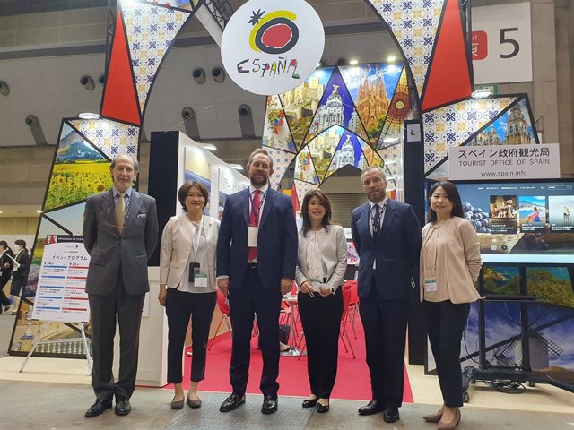 Visita del secretario de Estado de Turismo, Fernando Valdés, ha Expo Japan.