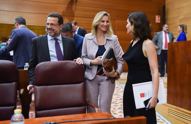La presidenta de la Comunidad de Madrid, Isabel Díaz Ayuso, llega a un pleno en la Asamblea de Madrid, a 22 de septiembre de 2022, en Madrid (España) 