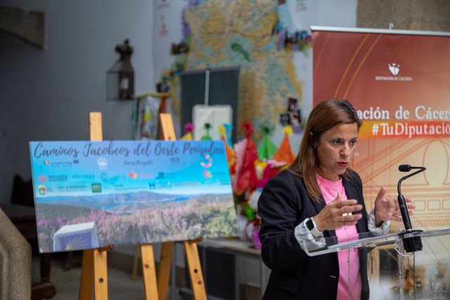 La diputada de Turismo de la Diputación de Cáceres, Patricia Valle, presenta una actividad para promocionar los caminos jacobeos por la provincia