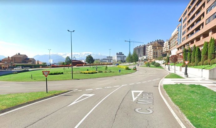 Archivo - Rotonda Fernando Álvarez García en Montecerrao, Oviedo.