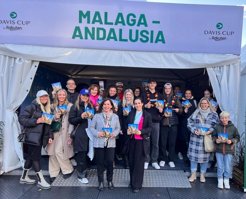 Junta, Ayuntamiento de Málaga y Diputación aprovechan la acción de difusión del destino en la fase de grupos de la Copa Davis para reunirse con operadores