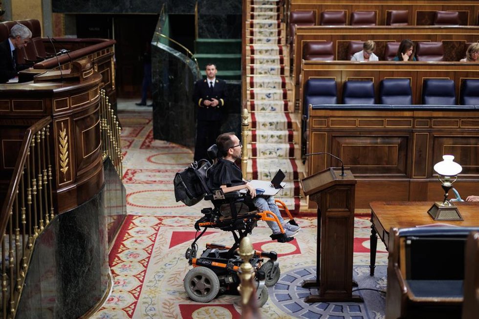 El portavoz de Unidas Podemos en el Congreso de los Diputados, Pablo Echenique, interviene durante una sesión plenaria en el Congreso de los Diputados, a 13 de septiembre de 2022, en Madrid (España). 