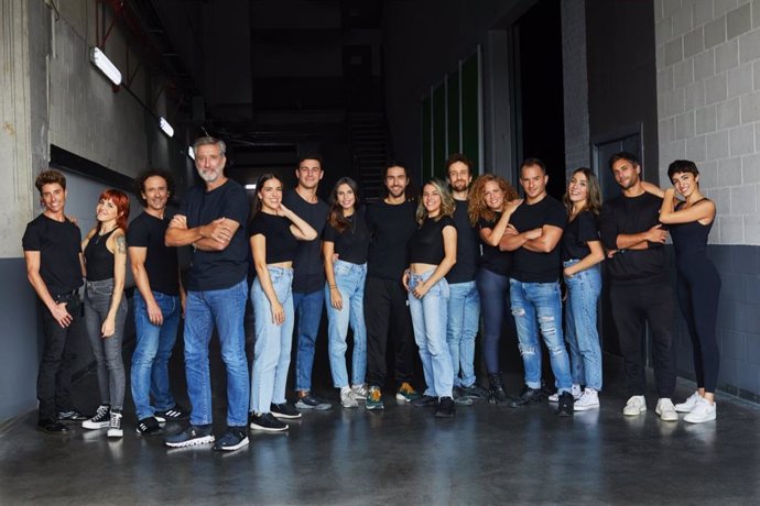 Elenco y director del musical 'Godspell' que se estrena en el Teatro del Soho de Málaga el 3 de noviembre.