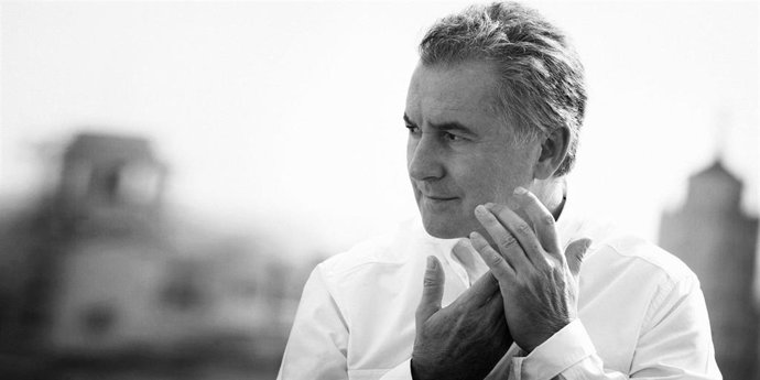 Archivo - El Centro Niemeyer ofrece el próximo domingo, 19 de agosto, el concierto de Víctor Manuel.