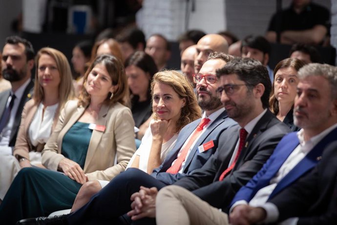 Archivo - La ministra Sánchez y el conseller Puigneró durante un acto en junio