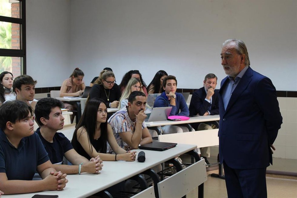 Presentación del libro del director del Real Instituto de Estudios Europeos de la Universidad CEU San Pablo, José María Beneyto, en la UAO