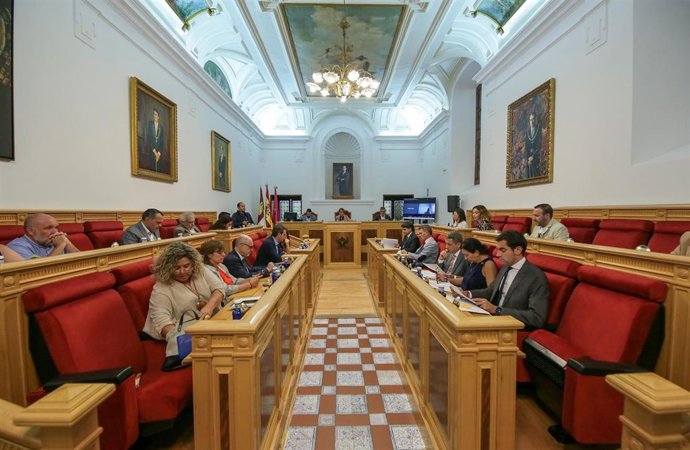 Audio/Np/Foto: El Pleno Municipal Aprueba La Gratuidad Del Transporte Público Urbano Para Menores De 12 Años Empadronados En Toledo