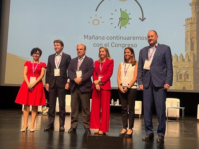 El presidente de la Asociación para el Autocuidado de la Salud, Alberto Bueno, ha participado en el 22 Congreso Nacional Farmacéutico, que se celebra en Sevilla.