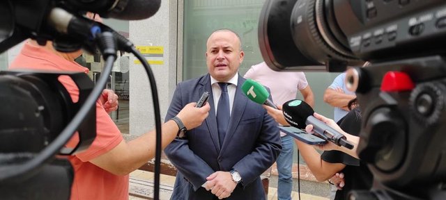 El portavoz de la Plataforma en Defensa de los Regadíos del Condado, Julio Díaz, en rueda de prensa.