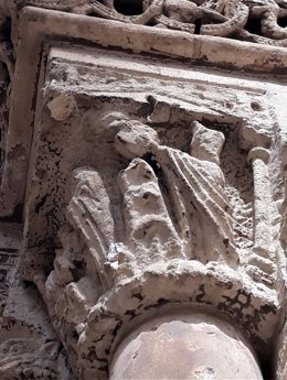 La Catedral de València denuncia una destrucción parcial en la puerta de L’Almoina