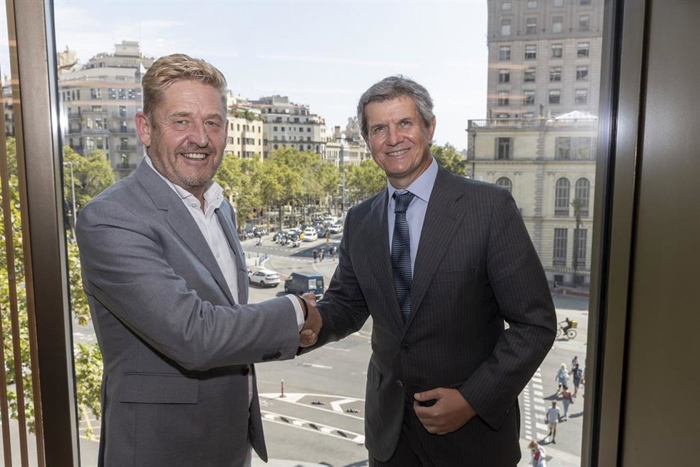 Archivo - Wayne Griffiths (Anfac) y Francisco J. Riberas (Sernauto)