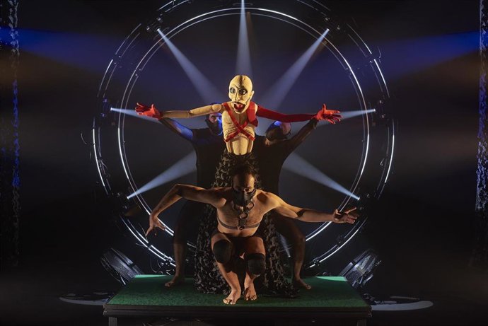 Archivo - La Red Andaluza de Teatros Públicos lleva 'Espejismo' de la compañía Espejo Negro a Punta Umbría.