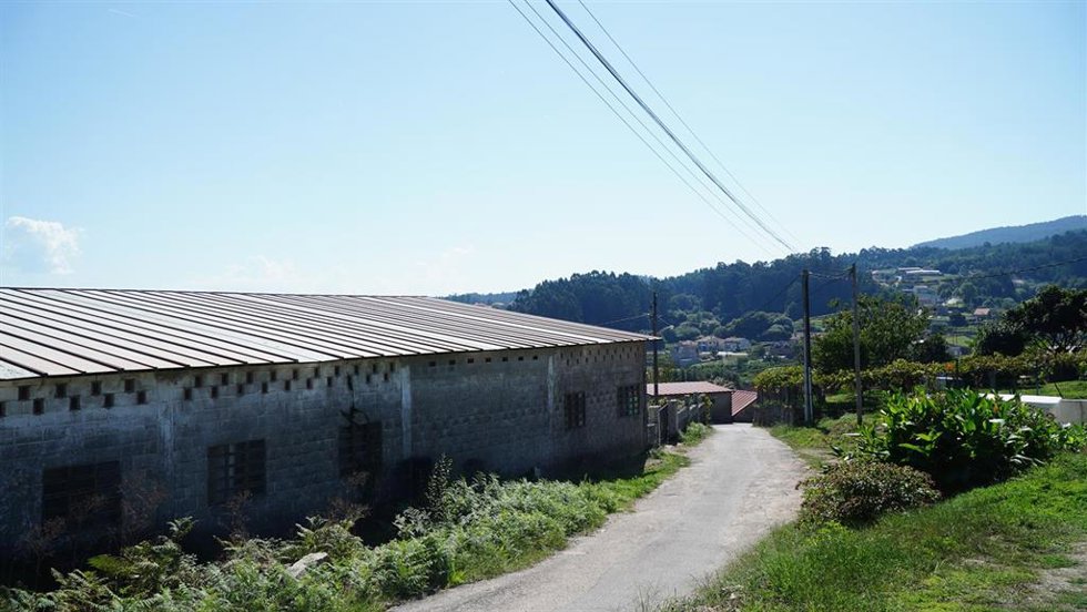 Una de las naves donde ha tenido lugar un operativo de la Policía Nacional contra el narcotráfico, a 20 de septiembre de 2022, en Curro, Barro, Pontevedra, Galicia (España)