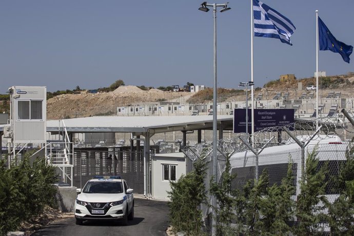 Archivo - FILED - 18 September 2021, Greece, Samos: Aview of the main gate of the newly established refugee camp on the Greek island of Samos. The UN Refugee Agency issued sharp criticism of Greece on Monday, citing evidence that hundreds of migrants h