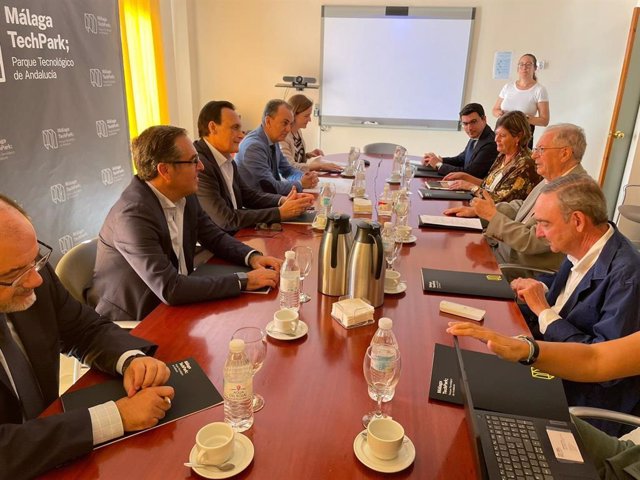 A reunión del consejero José Carlos Gómez Villamandos con el director general de Málaga TechPark y representantes de Innova IRV.
