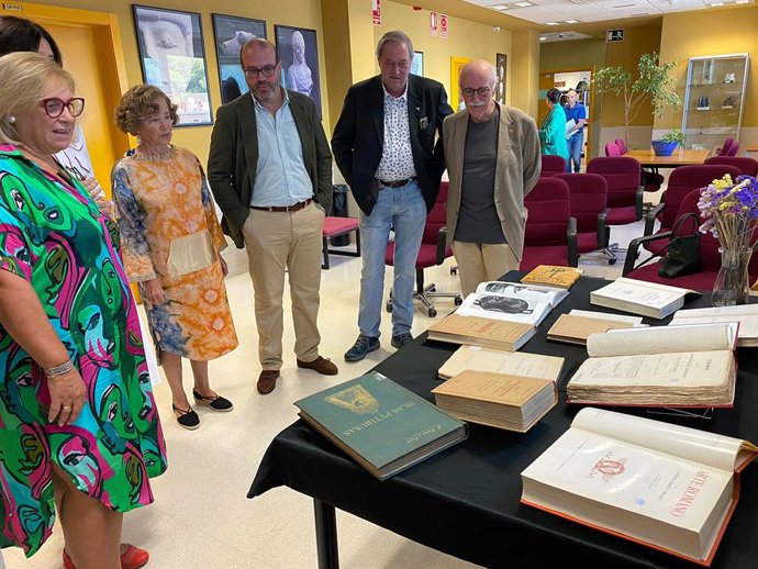 Acto de la donación del fondo bibliográfico.