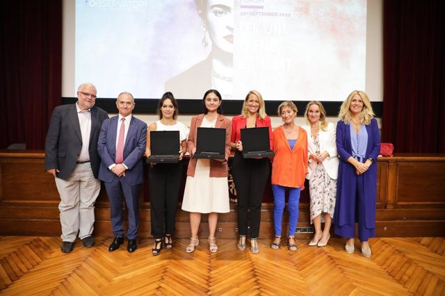 Entrega del premio Women Business & Justice European Forum a la delegada del Gobierno y decana emérita de la institución, Maria Eugènia Gay; a Helena Monzón, por la labor de su hermana Celia Monzón; y a la abogada Maia Román.