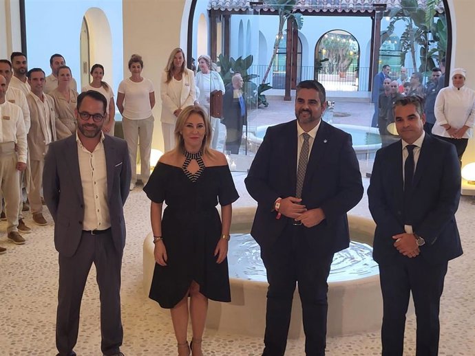 El apoyo de la Junta permite reabrir un hotel cerrado hace 12 años en Mijas y supone crear "1.300 empleos"