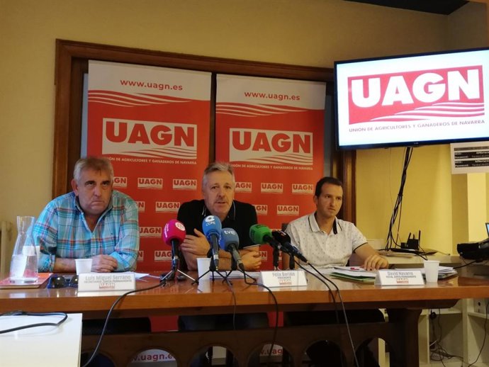 Archivo - El presidente de UAGN, Félix Bariáin (c).