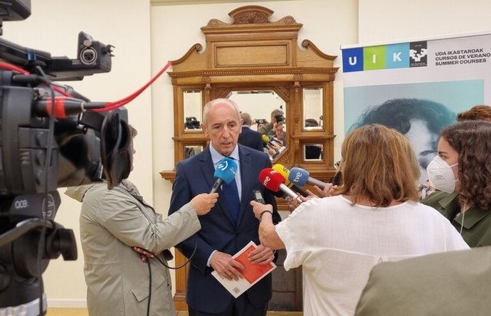 Archivo - El vicelehendakari primero y consejero de Seguridad, Josu Erkoreka