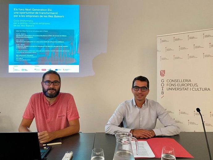 El director de la OIE, Joan Carrió, y el conseller de Fondos Europeos, Universidad y Cultura, Miquel Company.