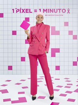 La futbolista del Atlético de Madrid Virginia Torrecilla en la campaña de Ausonia para la investigación del cáncer de mama