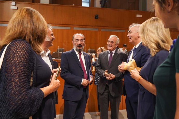 El presidente del Gobierno de Aragón, Javier Lambán, antes del inicio de la sesión plenaria.