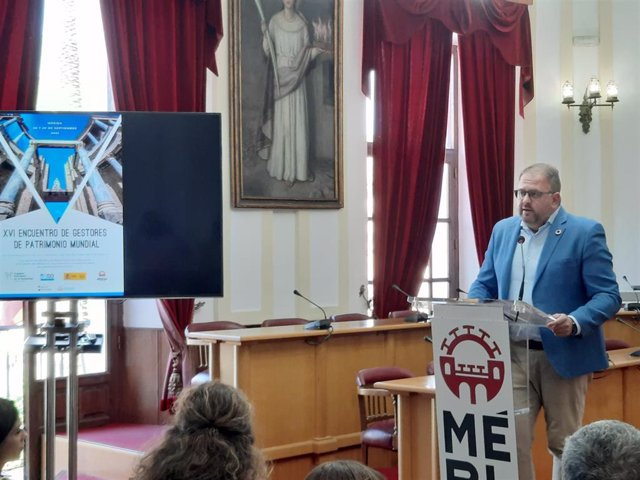 El alcalde de Mérida, Antonio Rodríguez Osuna, en la presentación del XVI Encuentro de Gestores de Patrimonio Mundial
