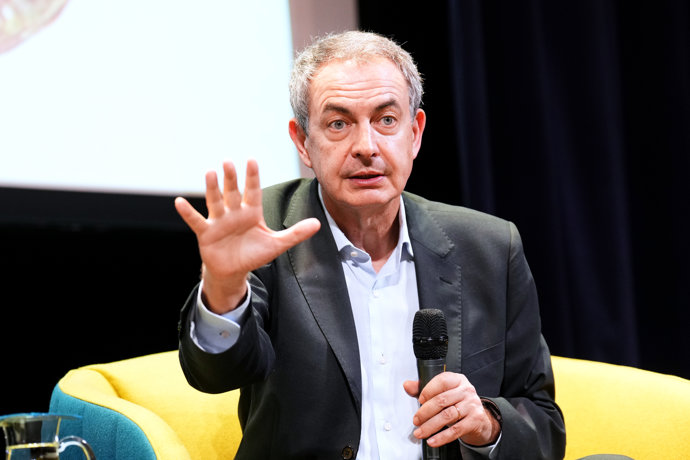 El expresidente del Gobierno José Luis Rodríguez Zapatero, participa en un encuentro de la Universidad Internacional Menéndez Pelayo (UIMP