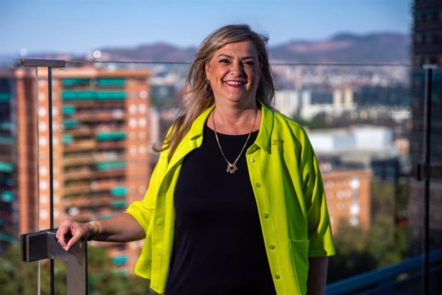 La consellera de Derechos Sociales de la Generalitat, Violant Cervera, posa después de una entrevista para Europa Press, en su despacho de la sede del departament de asuntos sociales de la Generalitat, a 24 de agosto de 2022