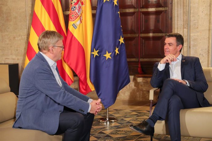 Puig i Sánchez conversen en el Palau de la Generalitat
