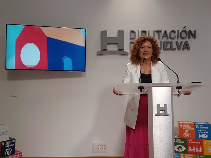 La presidenta de la Diputación de Huelva, María Eugenia Limón, en rueda de prensa.