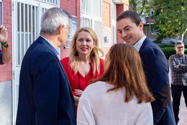 El secretario general del PSOE-M, Juan Lobato, asiste a las jornadas 'La vivienda como derecho'.