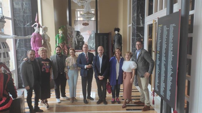 Representantes de la fundación Ópera de Oviedo y del Ayuntamiento de Oviedo