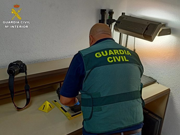 Agente de la Guardia Civil, instituto armado que ha conseguido detener al presunto autor de un intento de robo con violencia en una oficina bancaria de Sax.  