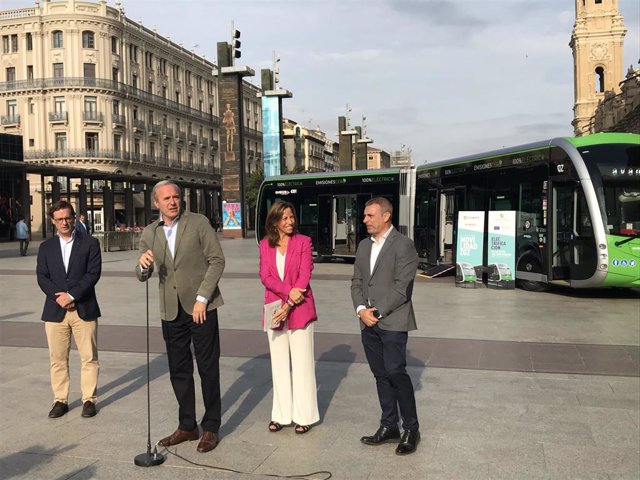 Presentación de la primera unidad articulada del Irizar "ie tram" que se incorpora al servicio en Zaragoza